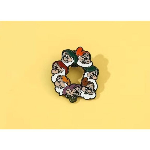 SNOW WHITE Seven Dwarfs Enamel Lapel Pin NEW - Picture 2 of 3